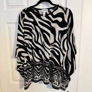 Joseph Ribkoff Black & White Printed Poncho – Size 12